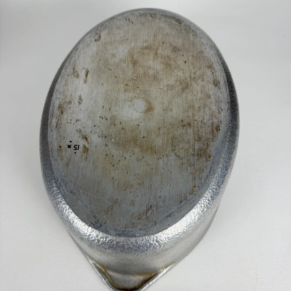 Vintage Club Aluminum Hammercraft 15-Inch Oval Roaster with Clear Glass Dome Lid